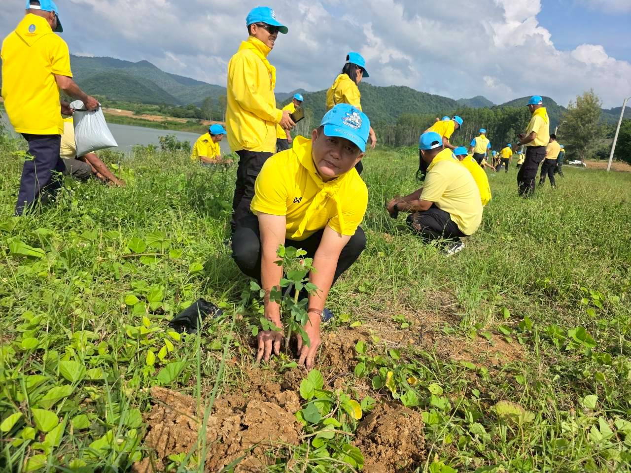    โครงการปลูกป่าเฉลิมพระเกียรติ “ท้องถิ่น สร้างป่า รักษ์น้ำ” (กิจกรรมปลูกต้นไม้ ปล่อยพันธุ์สัตว์น้ำ พัฒนาเเหล่งทรัพยากรธรรมชาติ บริเวณอ่างเก็บน้ำห้วยหนองคาง บ้านหนองเป่าปี่ หมู่ที่ 3 ตำบลศาลาลัย อำเภอสามร้อยยอด จังหวัดประจวบคีรีขันธ์)